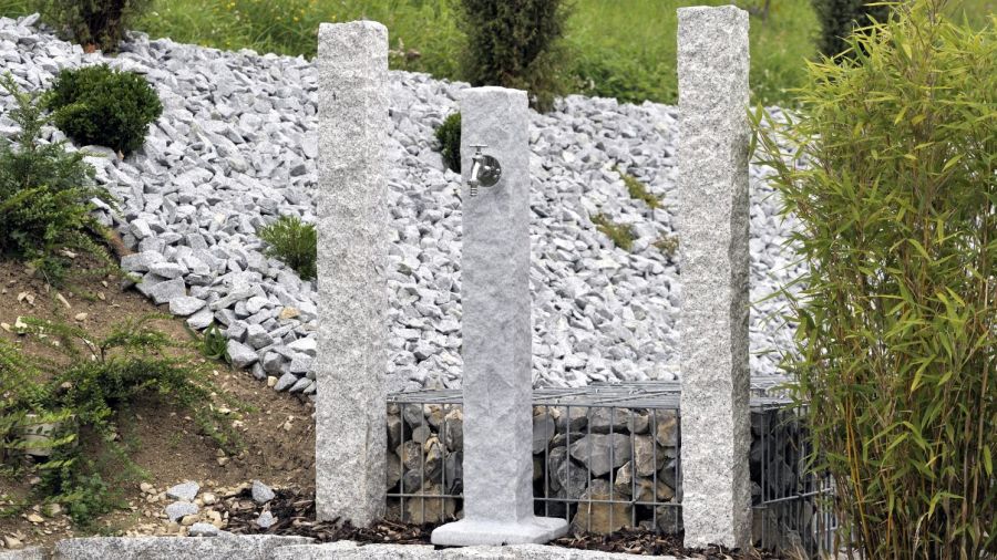 9000430 Natural Granite Stone Effect watering post