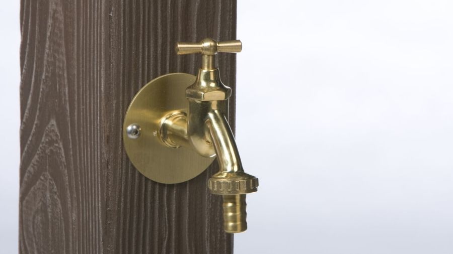 9000440 Watering post showing brass tap.