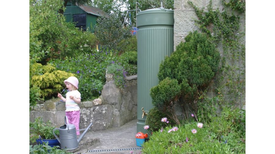 Column 500 Litre Water Butt in garden. Colour: Charcoal.